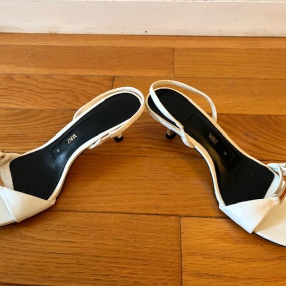 Zara White Leather Kitten Heeled Sandals W/ Gold Buckle, Sz 38 - Picture 13 of 14